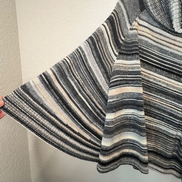 Trina Turk Grey Stripe Wool Blend Turtleneck Cape Poncho Sweater - Size M - EUC - Picture 2 of 7